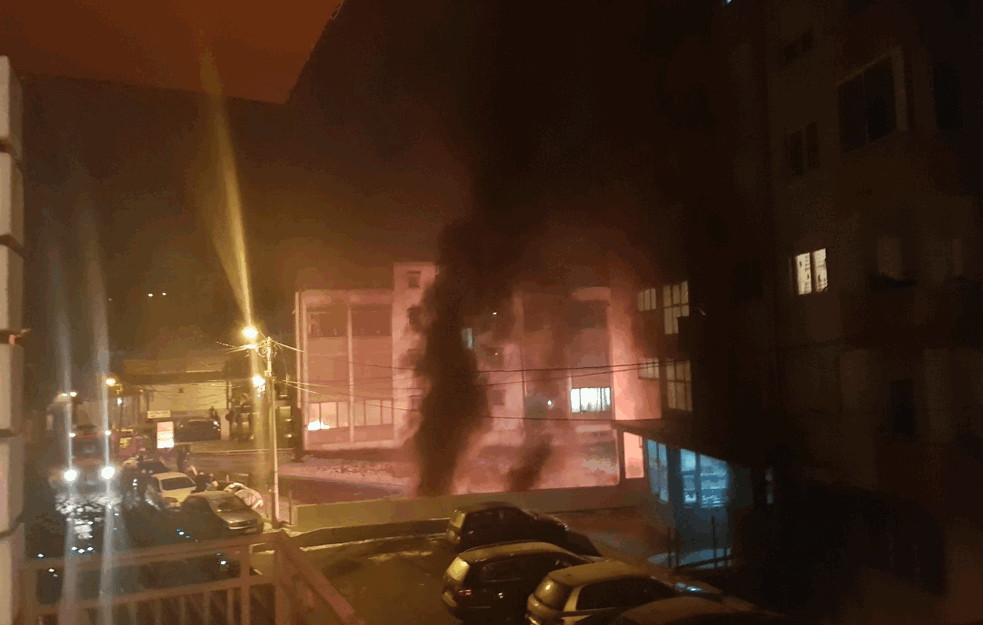 Čovek na Novom Beogradu slučajno  zapalio rođeni auto